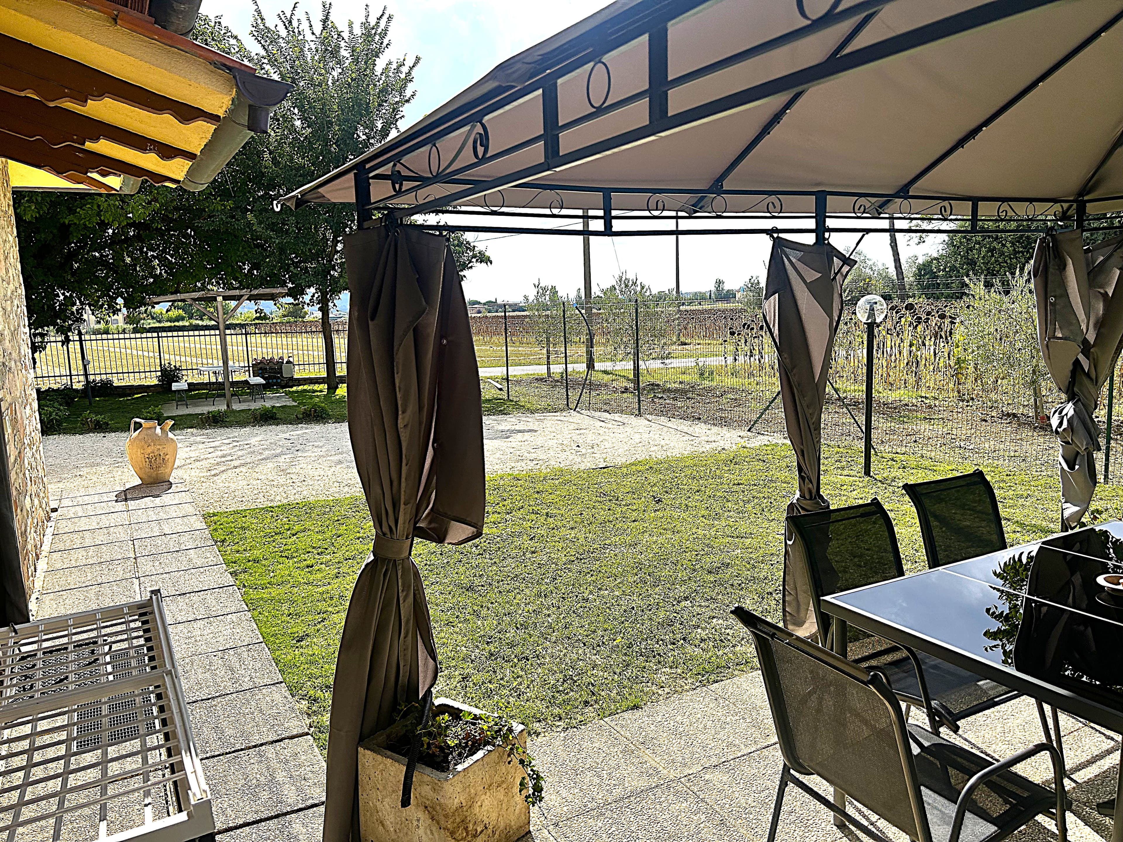 Gazebo esterno privato dell'appartamento Sagittario, Agriturismo La Mora